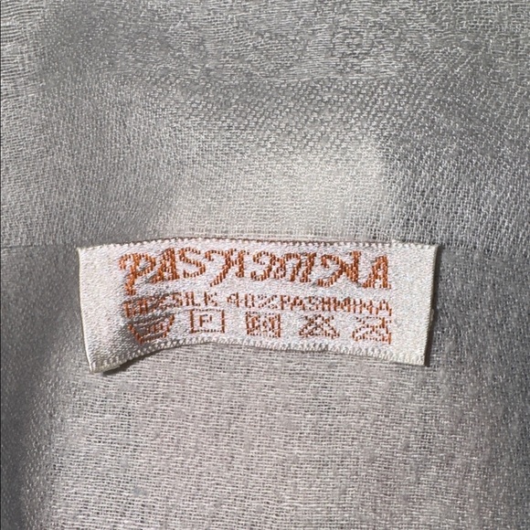 Elegant %60 Silk Pashmina Scarf with Dainty Fringe Shawl Wrap OS - Picture 3 of 4